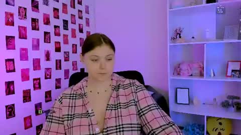 Snapshot of nikol_kitt chatting on 07.24.26 Little Niko Help me reach my goals online show from 07.24.26