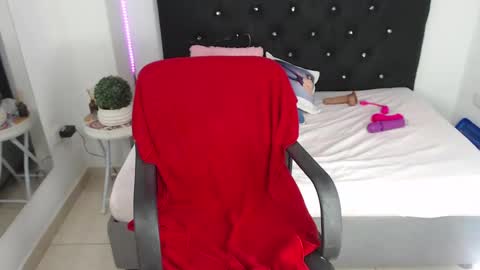 nikol_winick online show from 01.25.25