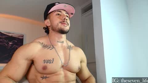 Snapshot of nikolaylisin chatting on 11.10.25 Niko online show from 11.10.25