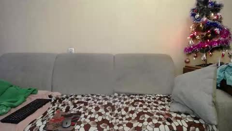 Snapshot of nikolettared chatting on 12.15.25 Nikoletta online show from 12.15.25