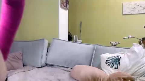 Snapshot of nikoltravel chatting on 12.01.25 Nikol online show from 12.01.25