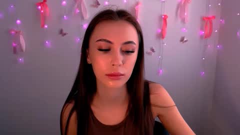 Snapshot of nikonara_ chatting on 05.25.26 nikonara_ online show from 05.25.26