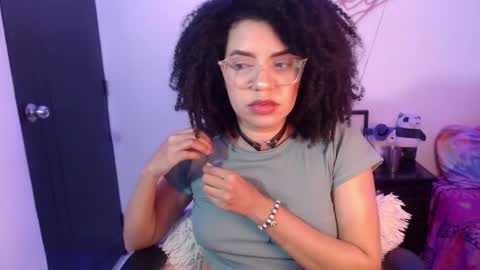 Snapshot of niky_golden chatting on 01.29.25 Nicole GTM-5 1100 pm - 700 am online show from 01.29.25