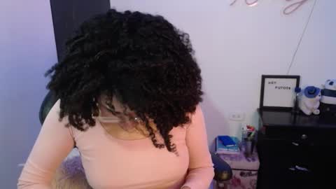 Snapshot of niky_golden chatting on 02.03.25 Nicole GTM-5 1100 pm - 700 am online show from 02.03.25