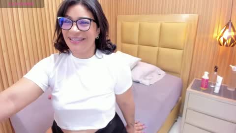 Snapshot of nikyrios chatting on 03.30.26 online show from 03.30.26