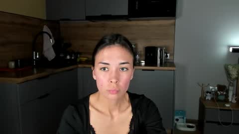Snapshot of nilliluv chatting on 05.15.26 Bella online show from 05.15.26