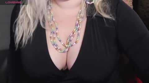 Snapshot of nimphoteasex chatting on 06.26.26 Blonde Nimpho online show from 06.26.26
