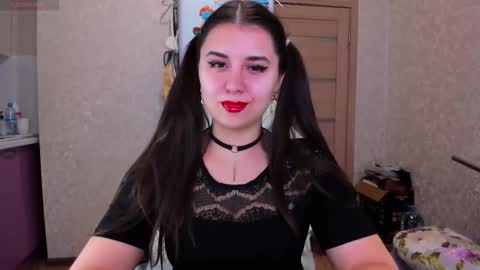 Snapshot of nina__si chatting on 09.19.25 Nina online show from 09.19.25