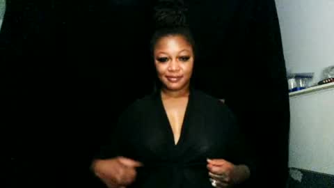 Snapshot of ninakhalifa chatting on 06.14.26 ninakhalifa online show from 06.14.26