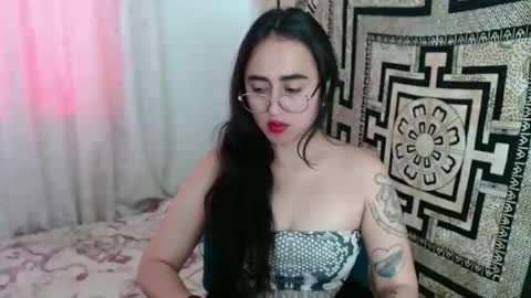 Snapshot of ninakravtz chatting on 10.04.25 N I N A online show from 10.04.25