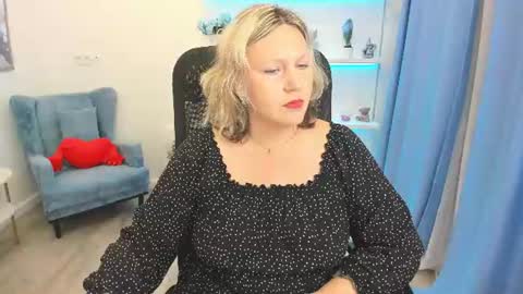 Snapshot of ninastarle chatting on 06.19.26 ninastarle online show from 06.19.26