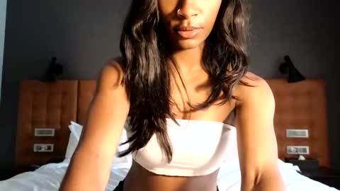 Snapshot of niviawolfe chatting on 02.15.26 NIVIA WOLFE online show from 02.15.26