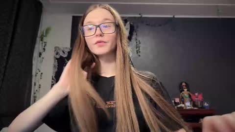 Snapshot of nloraaa chatting on 03.06.25 Tears Lora online show from 03.06.25