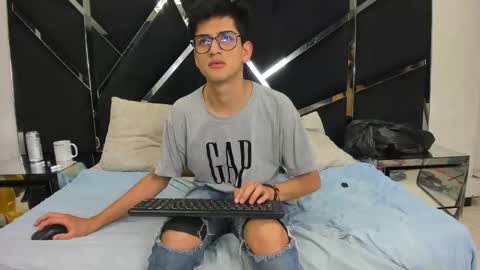 Snapshot of noa_arez chatting on 02.01.26 NoaandArez online show from 02.01.26