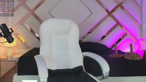 Snapshot of noa_butterfly_ chatting on 06.24.26 online show from 06.24.26