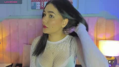 Snapshot of noa_moon chatting on 10.30.25 Noa online show from 10.30.25