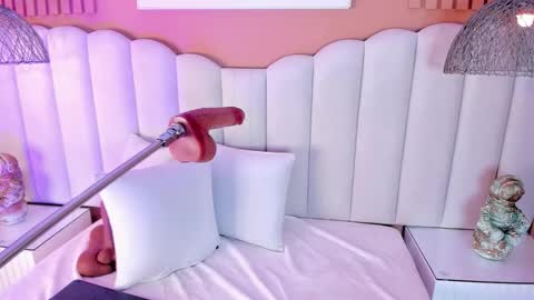 Snapshot of noa_moon chatting on 11.07.25 Noa online show from 11.07.25