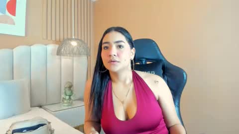 Snapshot of noa_moon chatting on 11.30.25 Noa online show from 11.30.25