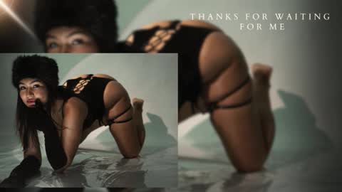 Snapshot of noa_moon chatting on 12.23.25 Noa online show from 12.23.25