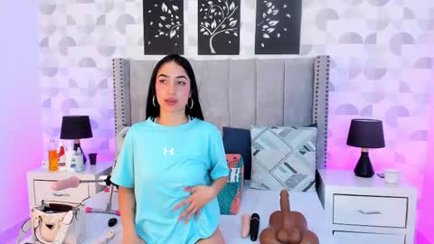 Snapshot of noa_morena chatting on 10.11.25 NATHALIA MORENO online show from 10.11.25