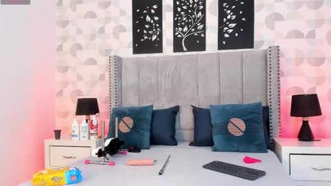 Snapshot of noa_morena chatting on 11.15.25 NATHALIA MORENO online show from 11.15.25