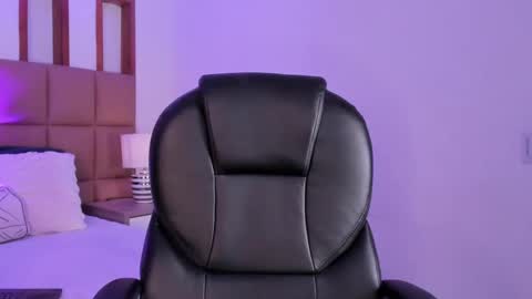 Snapshot of noadream chatting on 10.06.25 NoaDream online show from 10.06.25