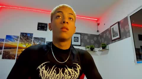 Snapshot of noah_flynn1 chatting on 10.03.25 noah_flynn1 online show from 10.03.25