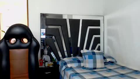 Noah Harris01 online show from 11.26.25