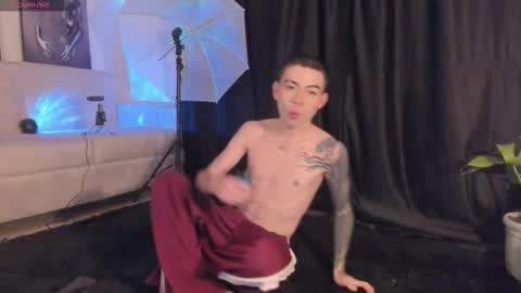 Snapshot of noah_lambert chatting on 11.28.25 Noah online show from 11.28.25