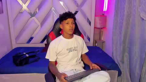 Snapshot of noah_smith77 chatting on 02.26.26 NOAH SMITH online show from 02.26.26