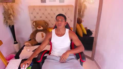 Snapshot of noah_sthone chatting on 01.19.26 N O AH - S T H O N E online show from 01.19.26