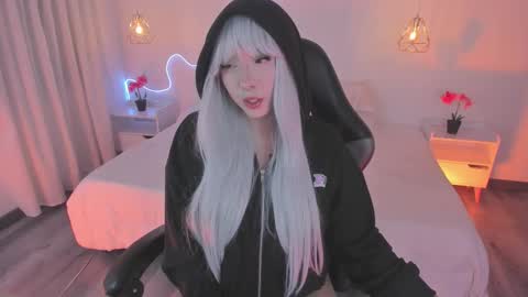 Snapshot of noahcryptic chatting on 11.15.25 Noah online show from 11.15.25