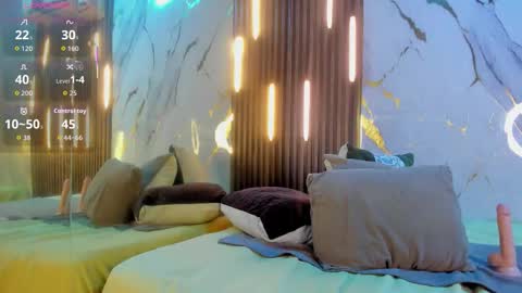 Snapshot of noahvidal chatting on 12.04.25 Noah online show from 12.04.25