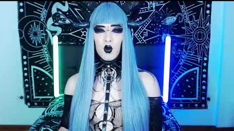 caroline online show from 02.04.25