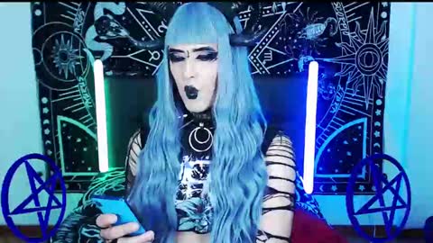 caroline online show from 02.05.25