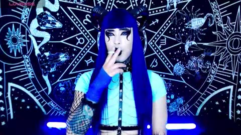 caroline online show from 09.11.25