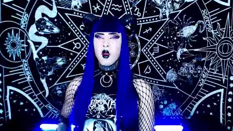 caroline online show from 11.11.25