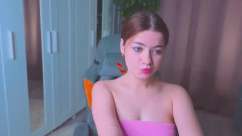 Snapshot of nocturn_meon chatting on 10.09.25 Ashley online show from 10.09.25