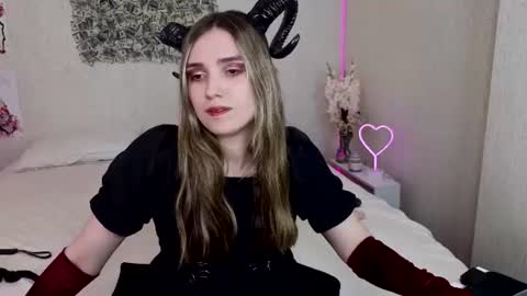 Snapshot of nocturnehuntress chatting on 06.11.26 Alice online show from 06.11.26