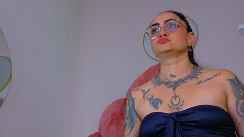 Snapshot of noeliasaenz chatting on 07.15.26 NOELIA online show from 07.15.26