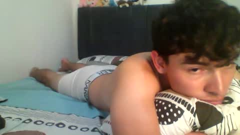 Snapshot of noha_free chatting on 12.21.25 Noha online show from 12.21.25