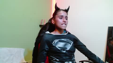 Snapshot of noha_thomson chatting on 12.19.24 Noha Thomson online show from 12.19.24