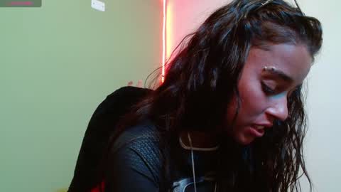 Snapshot of noha_thomson chatting on 01.17.25 Noha Thomson online show from 01.17.25