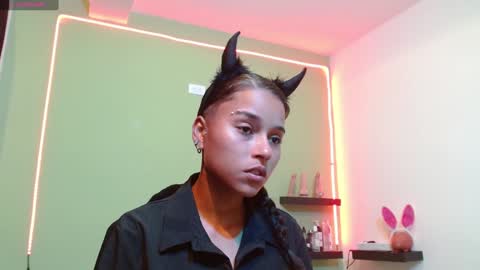 Snapshot of noha_thomson chatting on 01.18.25 Noha Thomson online show from 01.18.25