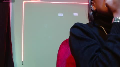 Snapshot of noha_thomson chatting on 01.23.25 Noha Thomson online show from 01.23.25