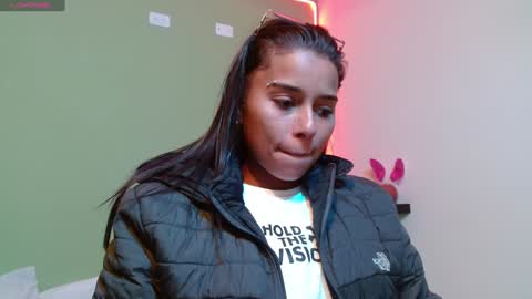 Snapshot of noha_thomson chatting on 01.28.25 Noha Thomson online show from 01.28.25