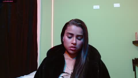 Snapshot of noha_thomson chatting on 02.01.25 Noha Thomson online show from 02.01.25