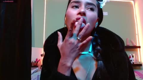 Snapshot of noha_thomson chatting on 02.14.25 Noha Thomson online show from 02.14.25