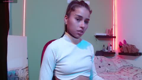 Snapshot of noha_thomson chatting on 02.17.25 Noha Thomson online show from 02.17.25