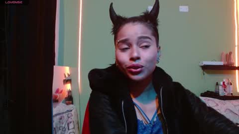 Snapshot of noha_thomson chatting on 03.05.25 Noha Thomson online show from 03.05.25